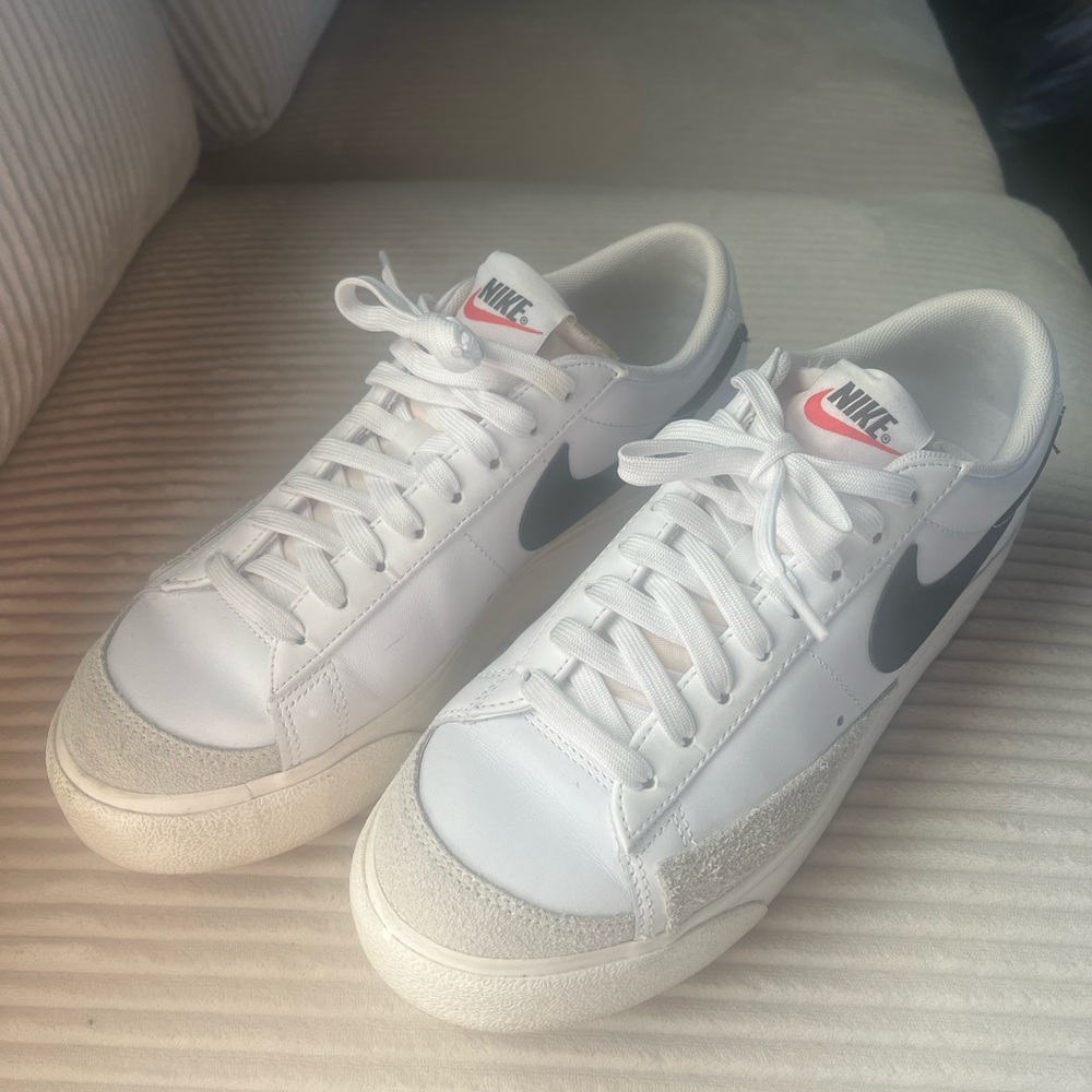 Nike Women's White and Black Sneakers with Red Accents